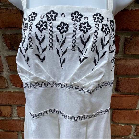 Dorby Woman White Black Embroidered Floral Dress - Picture 4 of 9